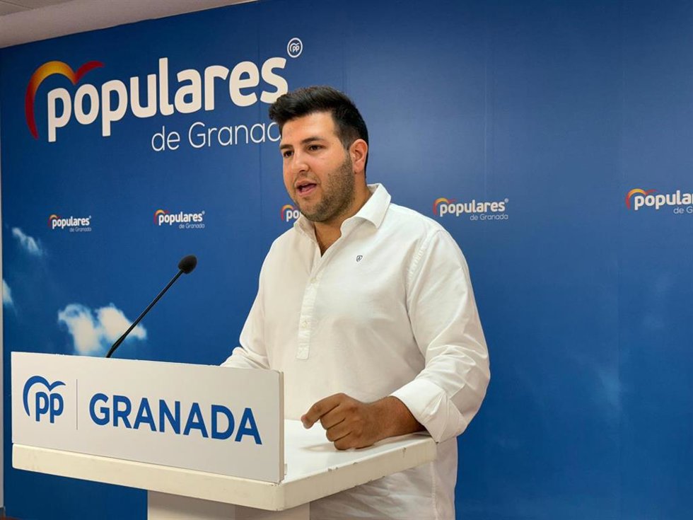 El portavoz del PP en Otura, Víctor Fernández