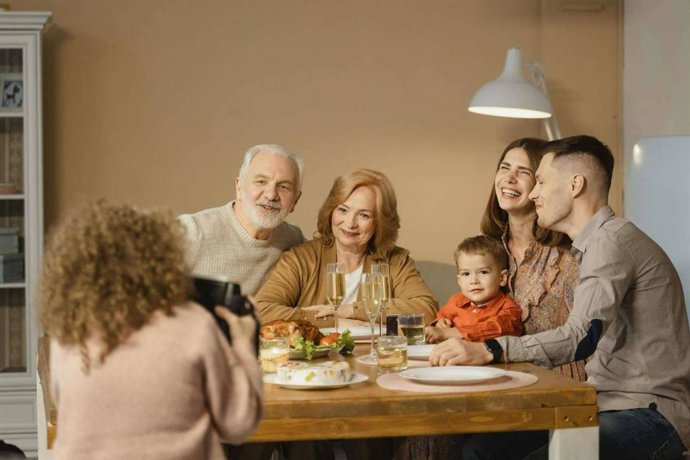 El 96,4 % de las personas mayores en España prefiere envejecer en su hogar y Adecua lo hace posible