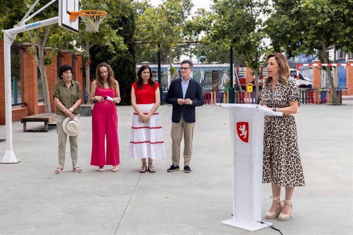La alcaldesa de Zaragoza, Natalia Chueca, en rueda de prensa.
