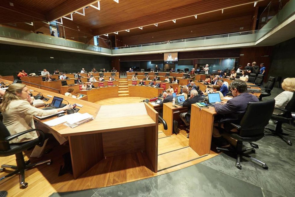 Pleno en el Parlamento de Navarra, a 19 de junio de 2025, en Pamplona, Navarra (España).