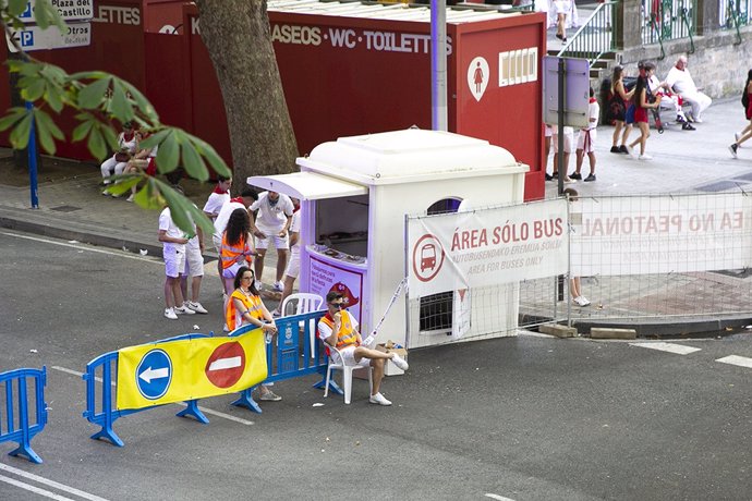 Archivo - Corte de tráfico durante las fiestas de San Fermín.