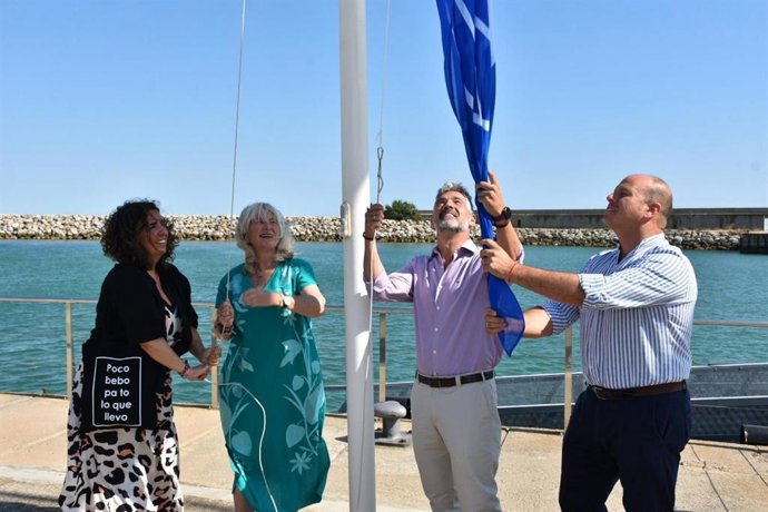 Mercedes Colombo en la izada de la bandera azul en el puerto de Rota.