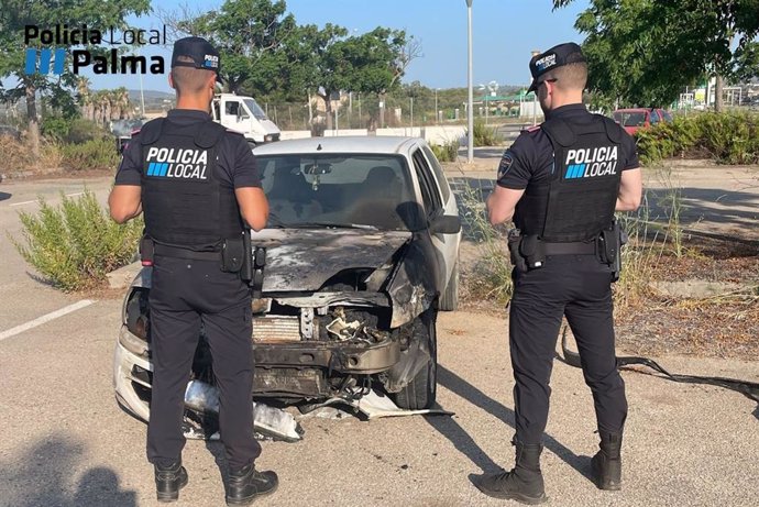 El coche incendiado de la conductora denunciada