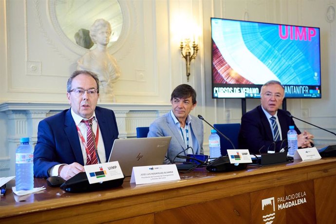 Inauguración del curso 'La transparencia en España: balance y propuestas de mejora', con  José Luis Rodríguez Álvarez;, Carlos Andradas y Paulino Sánchez .