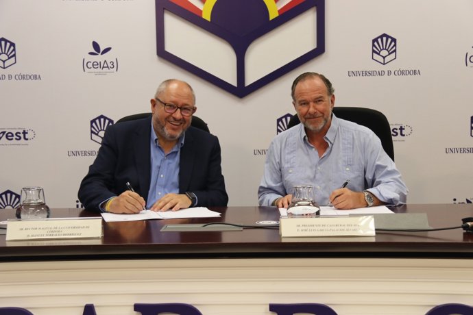 Manuel Torralbo y José Luis García Palacios, durante la firma del convenio.