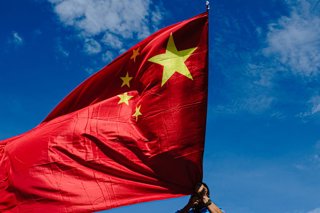 Archivo - October 1, 2024, Hong Kong, China: A man waves the Chinese flag during the National Day celebrations. Marking the 75th anniversary of the founding of the People's Republic of China, celebrations take place across the country.