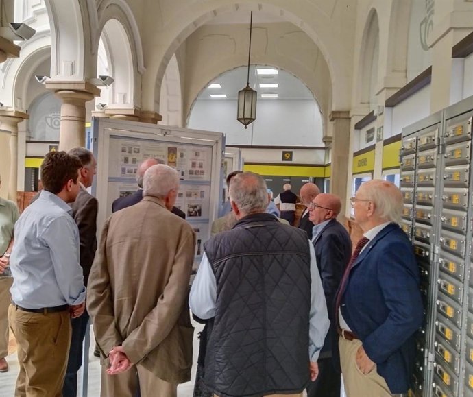 Archivo - Visita a la 'Promoción de la Exposición Iberoamericana de Sevilla 1929-1930' en la oficina principal de Correos en Sevilla.