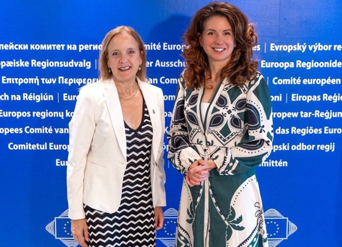 La consejera de Presidencia, Isabel Urrutia, demanda una Europa "fuerte y unida" ante el actual escenario internacional y reivindica el papel de los jóvenes