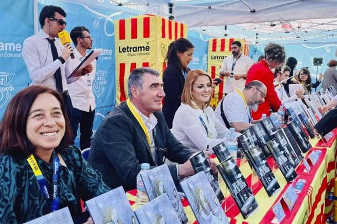 Letrame celebra Sant Jordi con firma de autores y recoge opiniones de lectores sobre sus publicaciones