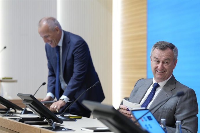 El consejero delegado, César González-Bueno, y el director financiero, Sergio Palavecino.