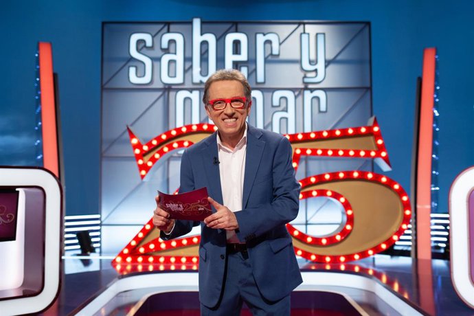 Archivo - El presentador Jordi Hurtado posa en la celebración de los 25 años del programa ‘Saber y Ganar’, en el centro de producción de RTVE de Cataluña, a 10 de febrero de 2022, en Sant Cugat del Vallès en Barcelona (Cataluña). ‘Saber y Ganar’, cumple 2