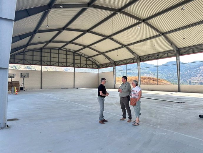 Visita a la obras del pabellón deportivo de Pegalajar.