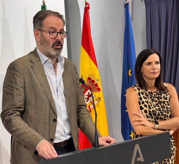 Molina y Gálvez, en la presentación de los incentivos a pymes para mejorar la seguridad laboral.