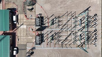 Dos nuevos transformadores instalados por Endesa en la subestación eléctrica de Altafulla (Tarragona)