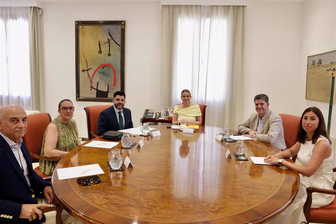 La presidenta del Govern, Marga Prohens, reibe en audiencia al presidente de Aviba, Pedro Fiol.