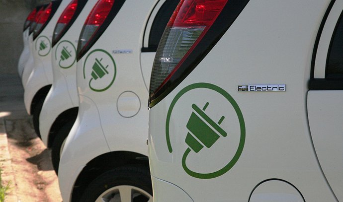 Archivo - Vehículos eléctricos.