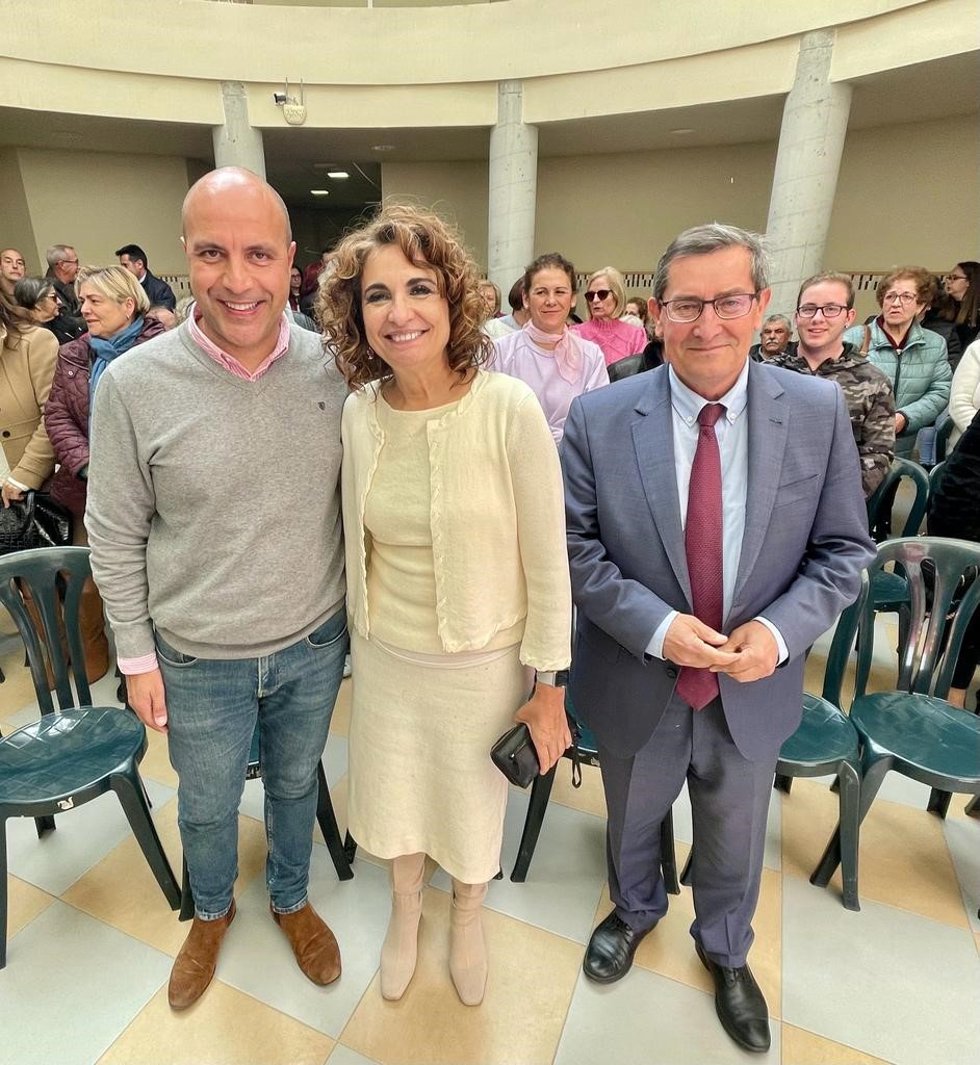 Archivo - Nazario Montes, a la izquierda en la imagen de archivo con María Jesús Montero y José Entrena en Otura