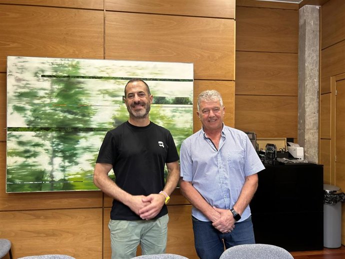 El alcalde de Siero, Ángel García, y el concejal de Contratación, Raimundo Díaz.