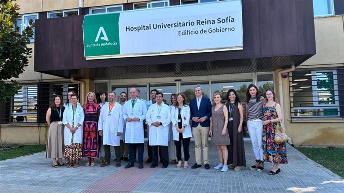 Foto de familia en la presentación de la campaña '¿Es verdad que...?' centrada en desmontar mitos sobre alimentación y cáncer.
