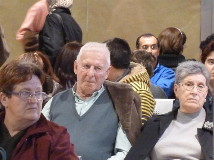 Archivo - ancianos, personas mayores, pensionistas