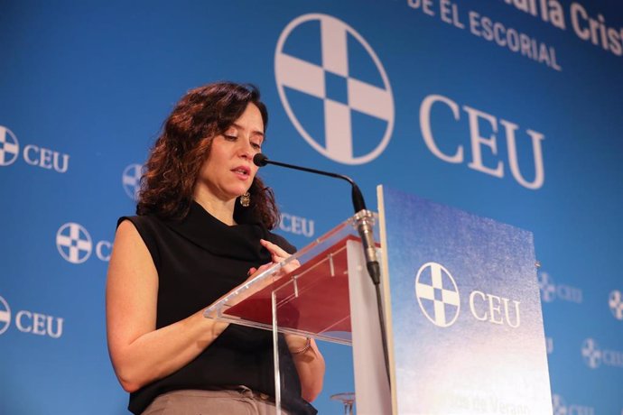 La presidenta de la Comunidad de Madrid, Isabel Díaz Ayuso, participa en la inauguración de la 1ª edición de los cursos de verano CEU-María Cristina