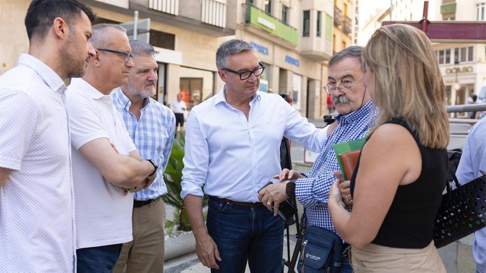Manuel Gavira (c) durante su visita a Jaén.