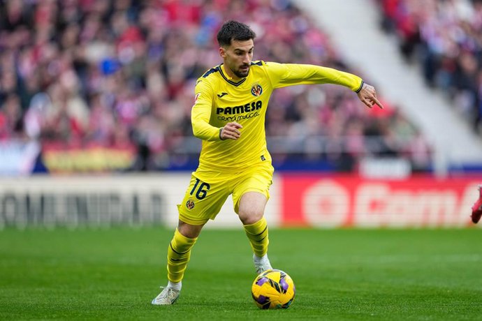 Archivo - Alex Baena of Villarreal in action during the Spanish League, LaLiga EA Sports, football match played between Atletico de Madrid and Villarreal CF at Riyadh Air Metropolitano stadium on January 25, 2025, in Madrid, Spain.