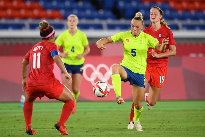 Archivo - Hanna BENNISON (SWE) Jordyn HUITEMA (CAN) during the Olympic Games Tokyo 2020, Football Women's Gold Medal Match between Sweden and Canada on August 6, 2021 at International Stadium Yokohama in Yokohama, Japan - Photo Photo Kishimoto / DPPI