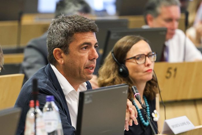 Mazón sol·licita a Europa ajudes per a l'enoturismo com a mitjà per a millorar la competitivitat del sector del vi