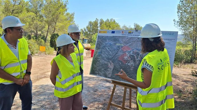 La delegada visita les obres en el terme de Xestalgar