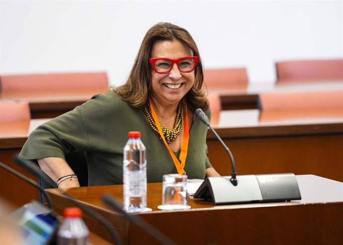 La candidata a Defensora del Pueblo Andaluz, Rosario García Palacios, este miércoles en el examen de idoneidad ante la Comisión Consultiva de Nombramientos del Parlamento de Andalucía.