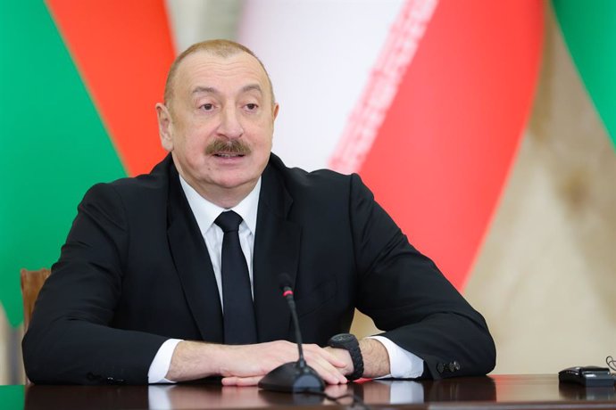 Archivo - Arquivo - 28 de abril de 2025, Baku, Azerbaijão: O presidente do Azerbaijão, ILHAM ALIYEV, reúne-se com o presidente iraniano (não visto) em Baku.