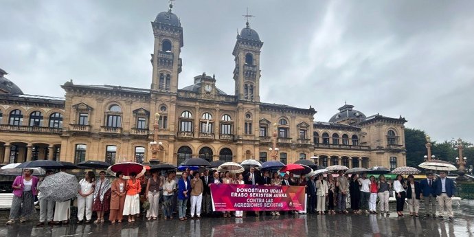 Concentración contra la última agresión sexual a  una mujer en San Sebastián.