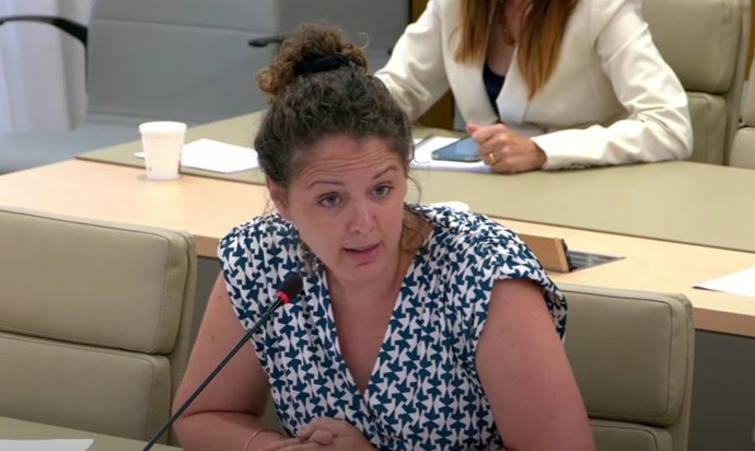 La diputada de MÉS per Mallorca Marta Carrió en la Comisión de Hacienda y Presupuestos