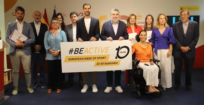 El presidente del CSD, José Manuel Rodríguez Uribes, junto a los tres embajadores de la Semana Europea del Deporte 2025 en España, José Manuel Calderón, Teresa Perales y Theresa Zabell.