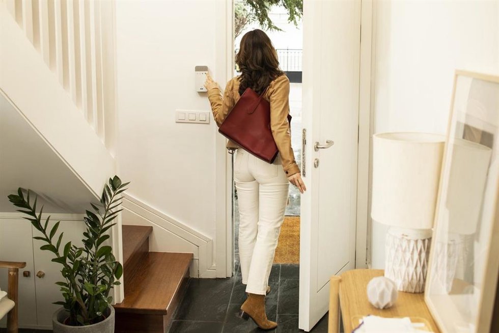 Archivo - Activar la alarma y revisar puertas y ventanas, recomendaciones de Securitas Direct REMITIDA / HANDOUT por SECURITAS DIRECT