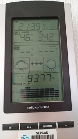 Medidor de temperatura a 34,2 graos en instalacións sanitarias de Ourense.