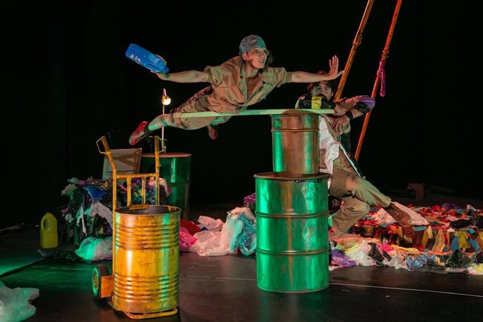 Espectáculo 'Cateura' de Alas Circo Teatro