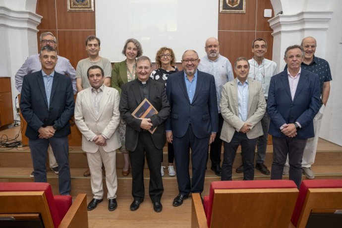 Autoridades y ponentes en la inauguración del congreso internacional 'Centros de poder y evolución urbanística en ciudades históricas: de la etapa romana al final de la Edad Media'.