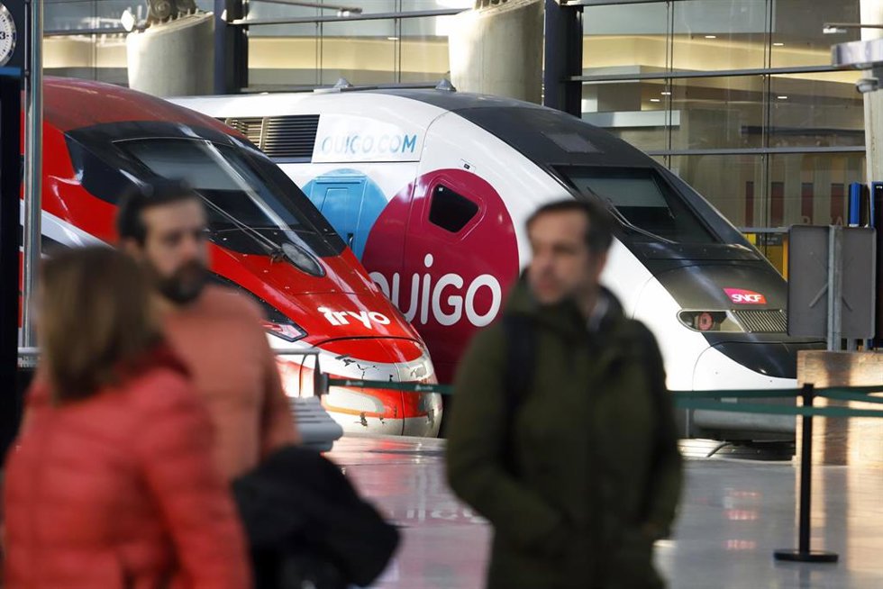 Archivo - El nuevo tren de alta velocidad Ouigo a su llegada a la estación María Zambrano