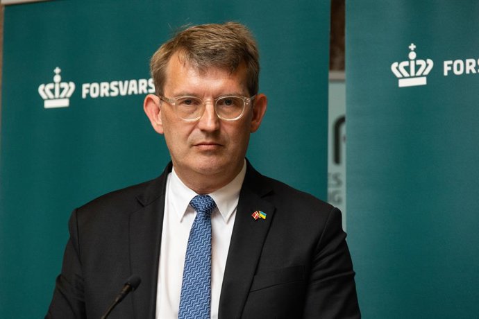 30 de junho de 2025, Copenhague, Dinamarca: O vice-primeiro-ministro dinamarquês e ministro da Defesa, Troels Lund Poulsen, fala durante uma coletiva de imprensa conjunta com o ministro federal da Defesa da Alemanha, Boris Pistorius (não à vista), no Mini