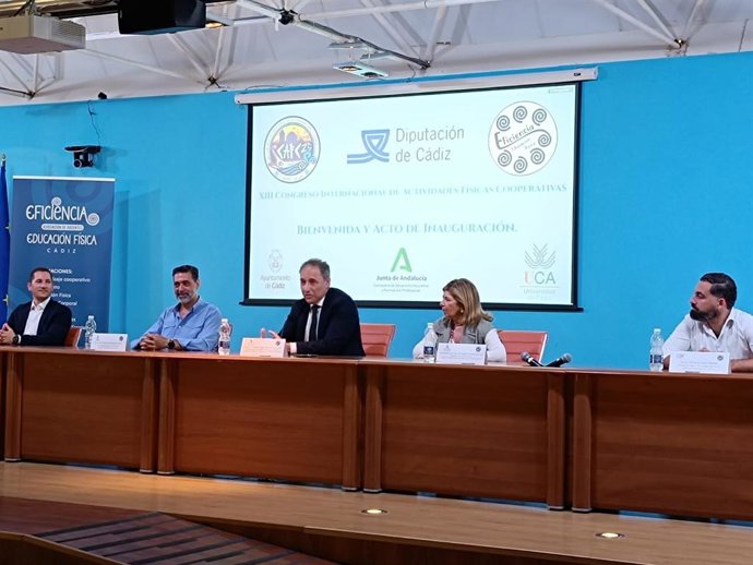 El director general de Ordenación y Evaluación Educativa, Manuel Jesús Sánchez Hermosilla, en el XIII Congreso Internacional de Actividades Físicas Cooperativas en Cádiz.