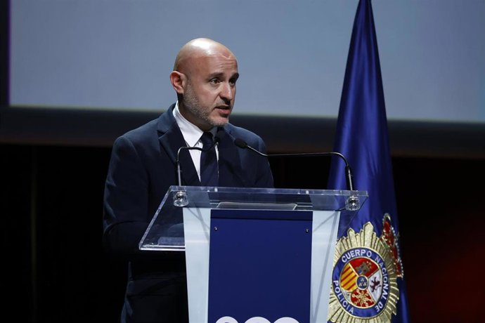 Archivo - El delegado del Gobierno en Catalunya, Carlos Prieto, interviene durante el acto de celebración del Patrón de la Policía Nacional 2024, a 10 de octubre de 2024, en Barcelona, Cataluña (España).