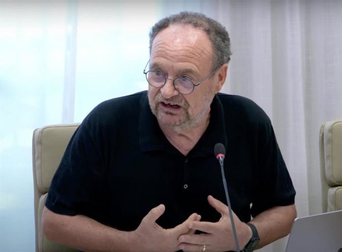 El diputado del PSIB Damià Borràs interviene en la Comisión de Hacienda y Presupuestos.