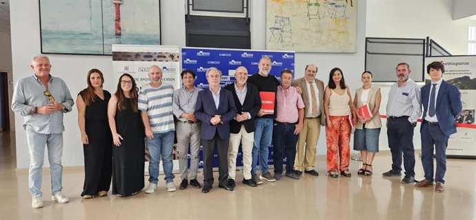 Responsables de los sindicatos CCOO y UGT y de la patronal Comercio Córdoba, tras la firma en la sede de CECO del convenio comercio.