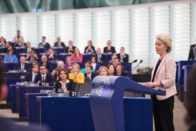 Archivo - La presidenta de la Comisión Europea, Ursula Von Der Leyen, durante la presentación de su equipo ante la Eurocámara, a 27 de noviembre de 2024, en Bruselas (Bélgica).