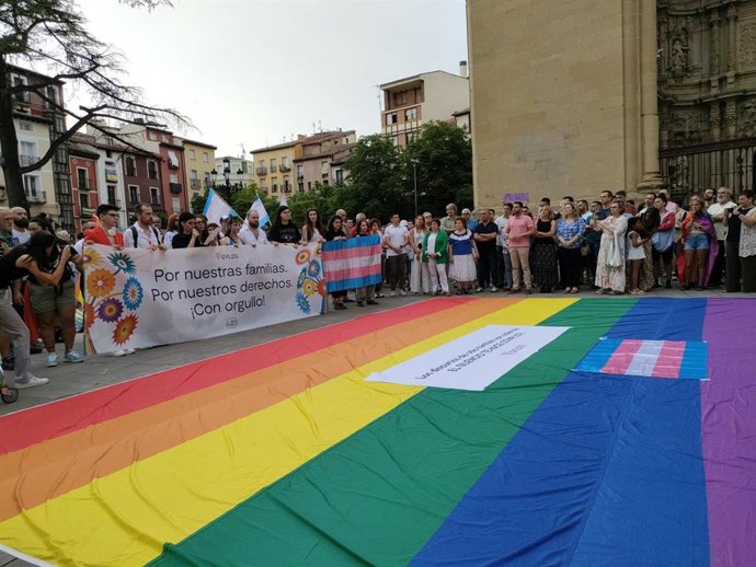 Concentación en la plaza del Mercado en rechazo a agresiones homófobas