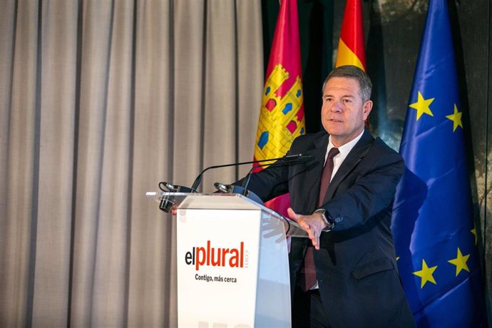El presidente autonómico, Emiliano García-Page, clausura en Toledo, el acto de presentación de la edición de Castilla-La Mancha del diario digital Elplural.Com.