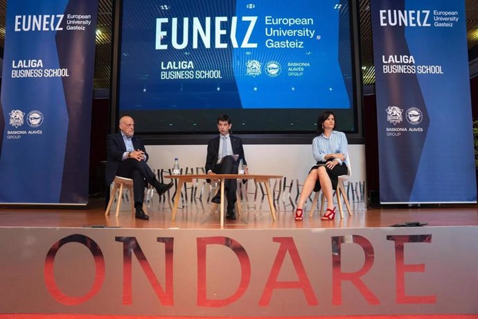 LALIGA Business School, el Grupo Baskonia Alavés y EUNEIZ reúnen a referentes de la industria deportiva.