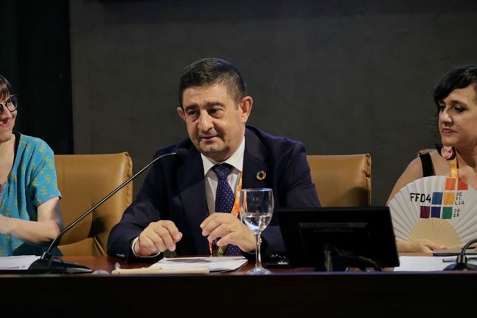 El presidente del Fondo Andaluz de Municipios para la Solidaridad Internacional (Famsi) y de la Diputación de Jaén, Paco Reyes, en su intervención en la mesa redonda 'Financiando el Desarrollo Económico Local para un crecimiento sostenible e inclusivo'.